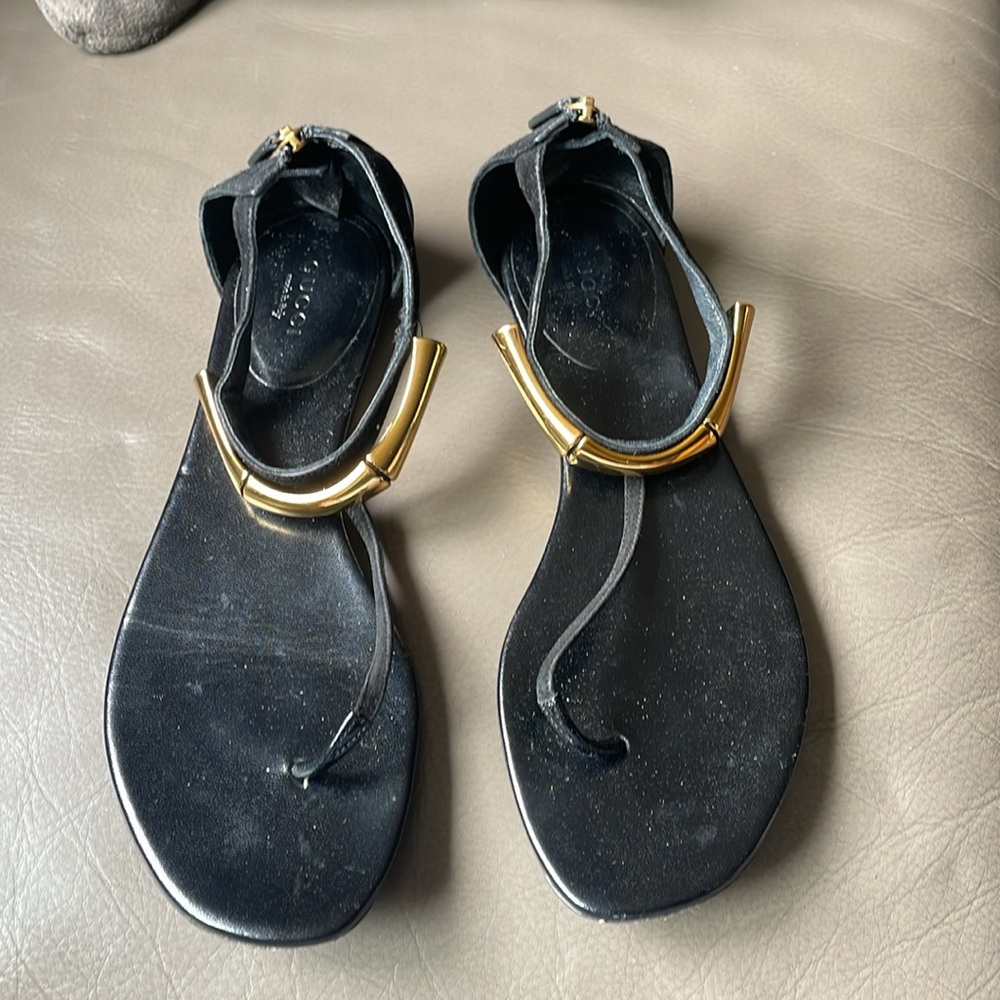 Gucci Black and Gold Sandals with T-Strap Design Sz 38 - Picture 3 of 6